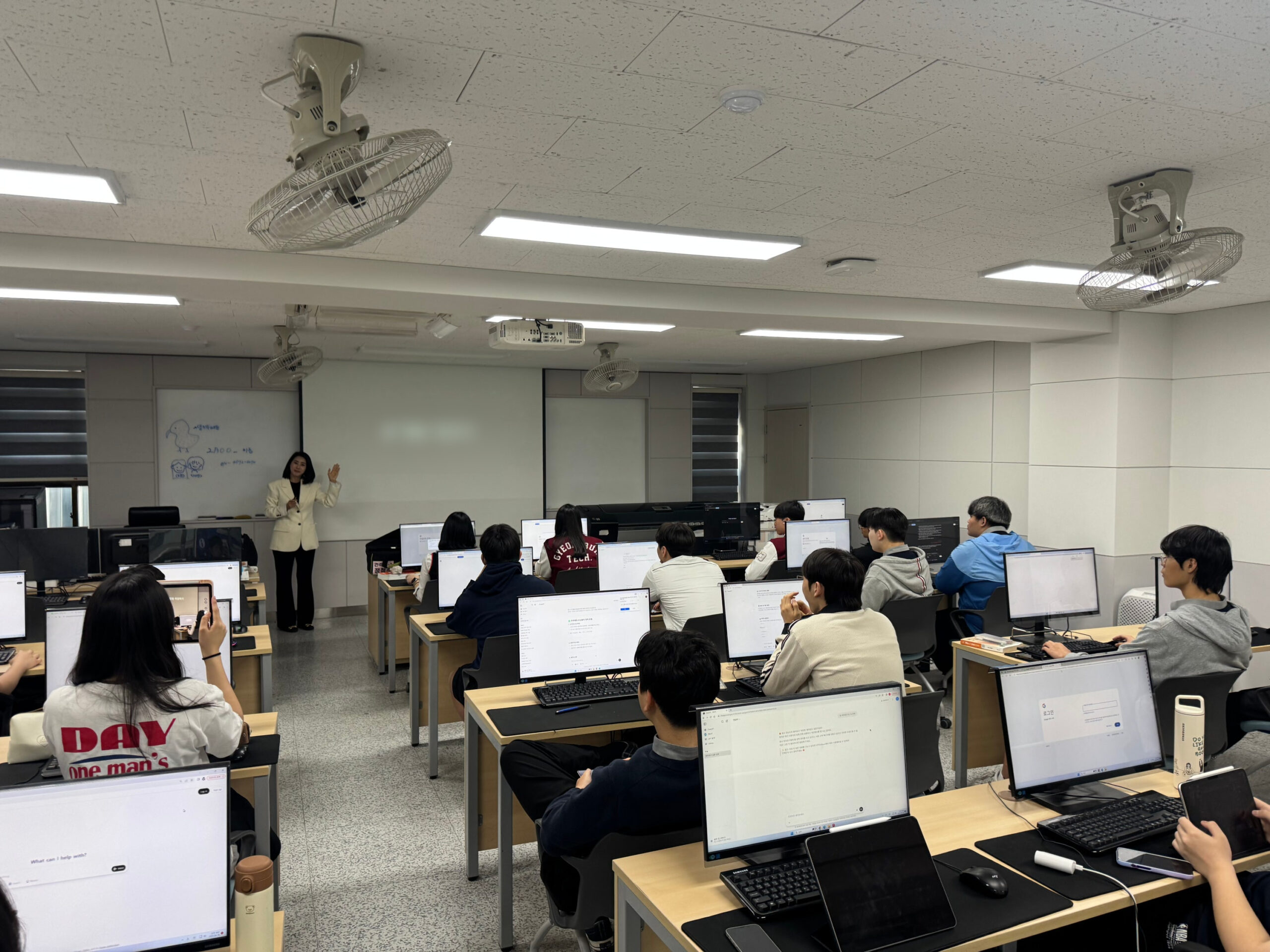 생성형 AI활용 진로 준비 교육 현장 관련 이미지