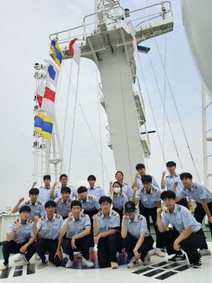 국립군산대 해양수산관리전공, 30일간 2,630해리의 국제항해실습... KNS뉴스통신 국립군산대 해양수산관리전공, 30일간 2,630해리의... 관련 이미지